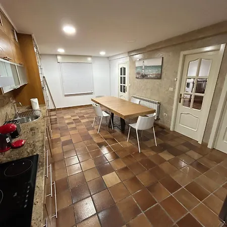 Hébergement de vacances Casa Robleda, Piscina Privada Cubierta Y Jacuzzi *